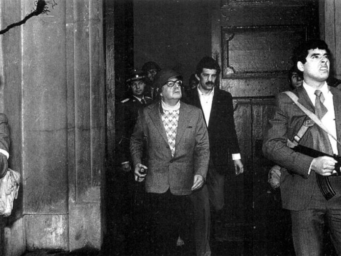 Allende casco militar