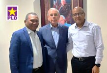 Danilo Medina intercambia con representación de seccional del PLD en NY