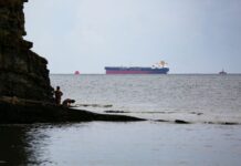 Turquia llama a evitar escalada tras ataque a buque en el mar Negro