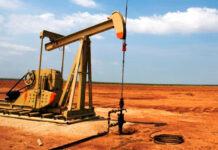 Petróleo cae alrededor de 4% por anuncio de acuerdo entre Irán y EE.UU.