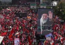 Millones de iraníes despiden a Ali Jamenei en Teherán