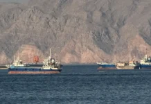 Irán dice controlar estrecho de Ormuz contradiciendo a Trump