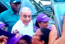 Eufóricos moradores de Vicente Noble reciben Danilo Medina
