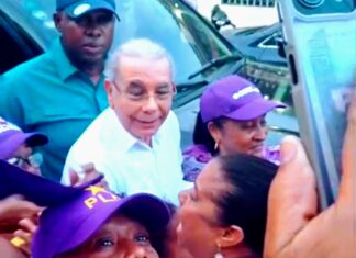 Eufóricos moradores de Vicente Noble reciben Danilo Medina