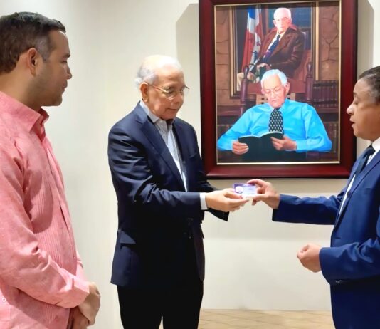 Danilo Medina y Johnny Pujols reciben carnet del PLD | Video