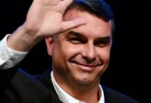 Flávio Bolsonaro viajó a Ecuador desde Argentina tras huir de Brasil