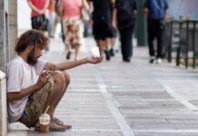 La pobreza multidimensional global aumentó por primera vez desde 2010